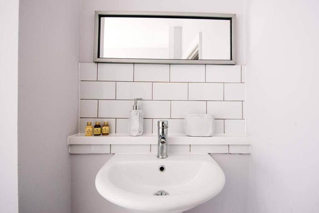 Villa Gorgeous Victorian House Sleeps 6 In Cardiff Exterior foto