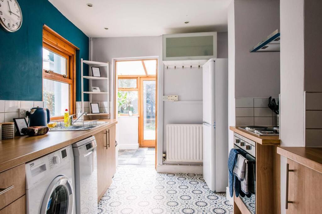 Villa Gorgeous Victorian House Sleeps 6 In Cardiff Exterior foto